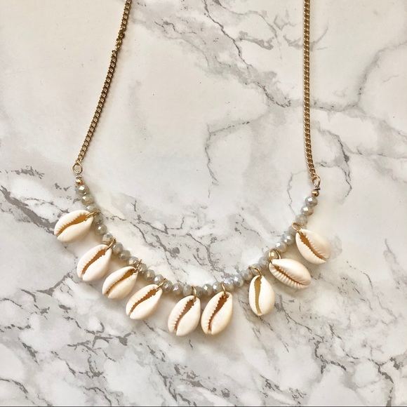 Super Cute Shell Necklace - Picture 5 of 8